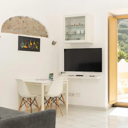 克图套房酒店 *