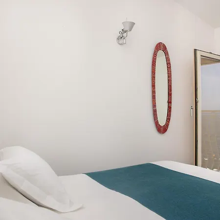 克图套房酒店 *