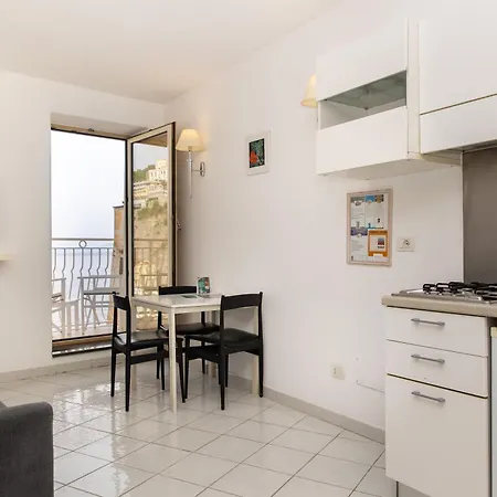 克图套房酒店 *